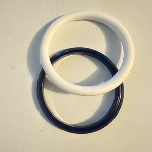 Set of 2 Vintage Lucite Bakelite Bangles